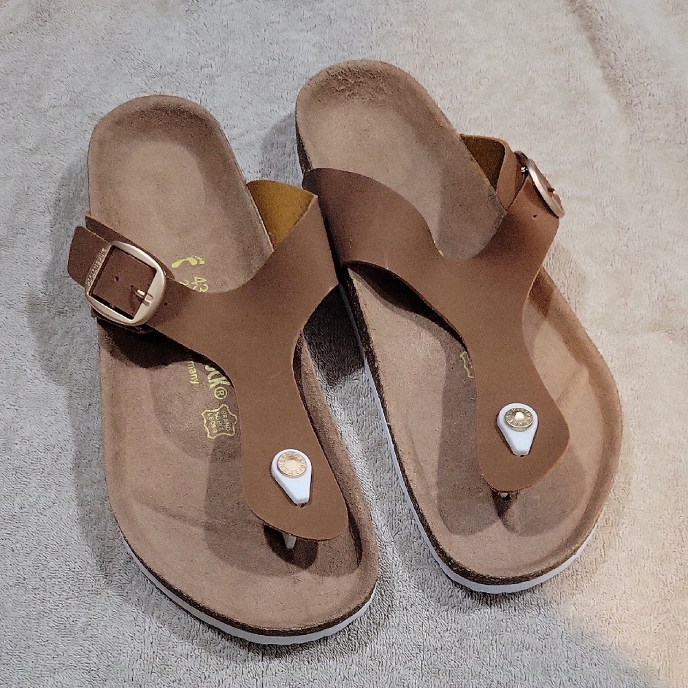 BIRKENSTOCK Brown Leather Sandals with Rose Gold Buckle (NWOB)